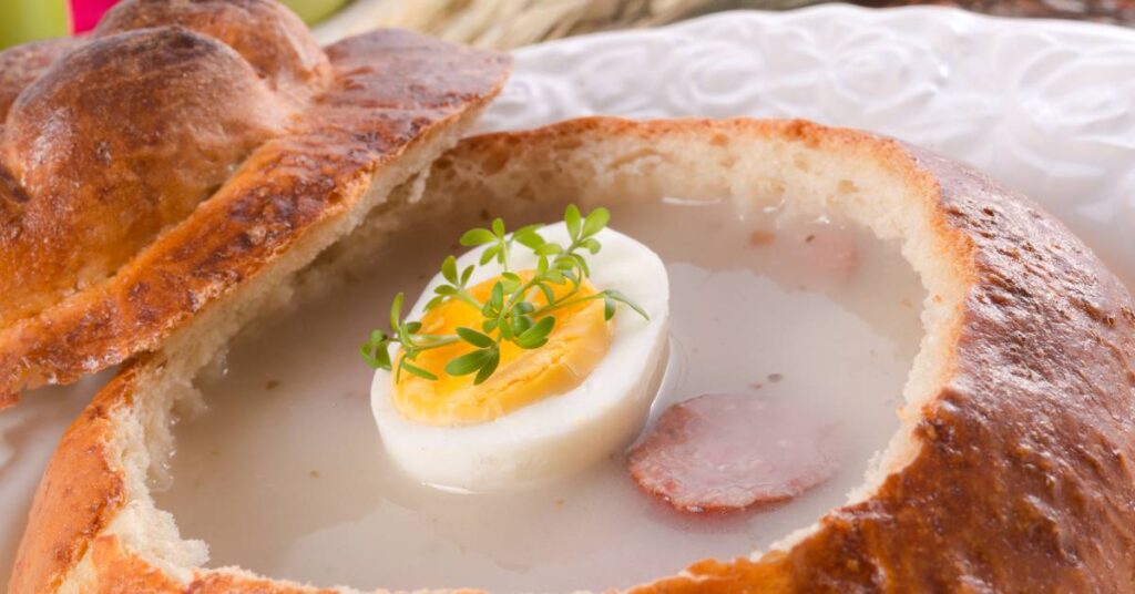 potrawy wielkanocne żurek w chlebie