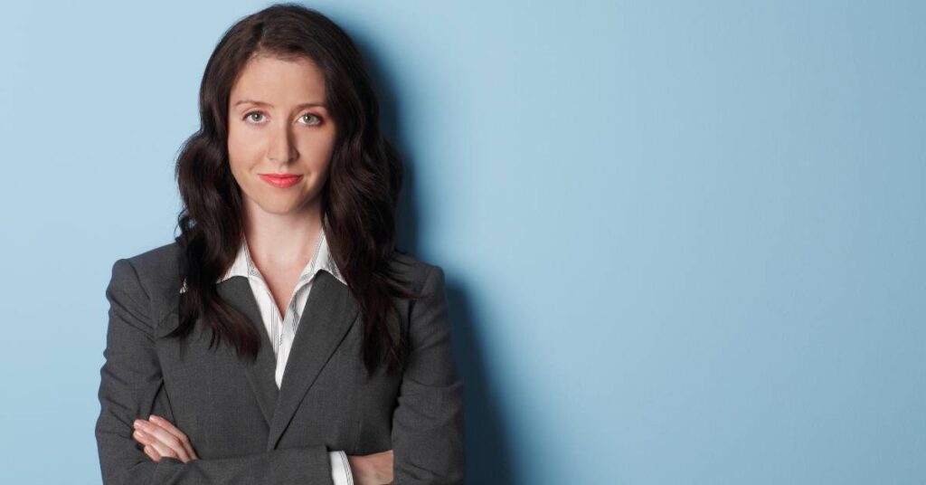 garnitur damski. jak dobrze wybrać garnitur damski ciemna marynarka