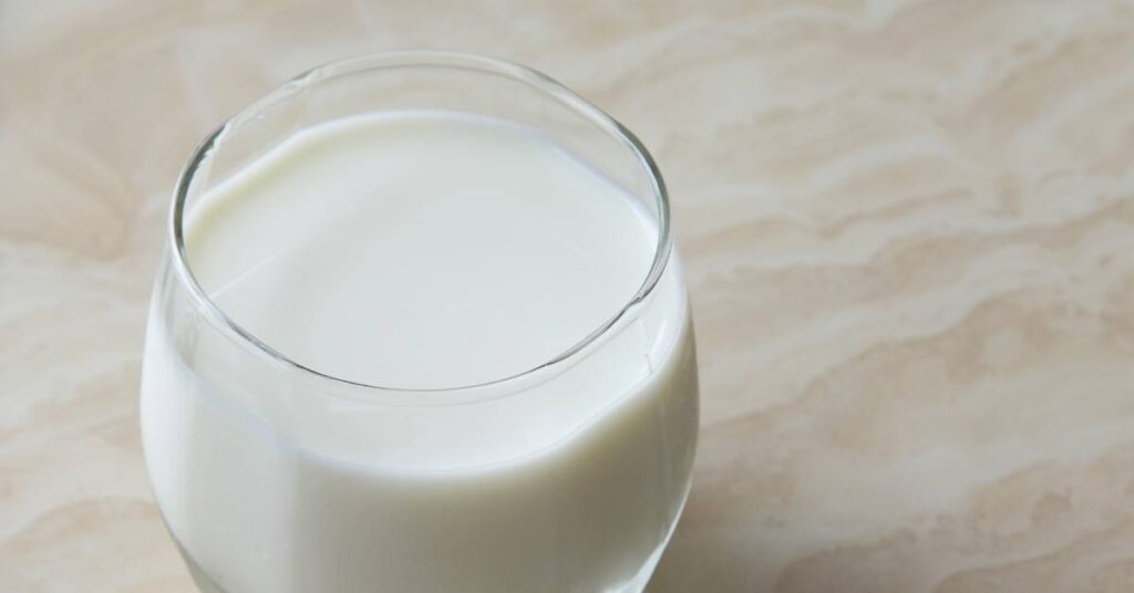 które artykuły spożywcze chronić przed światłem mleko